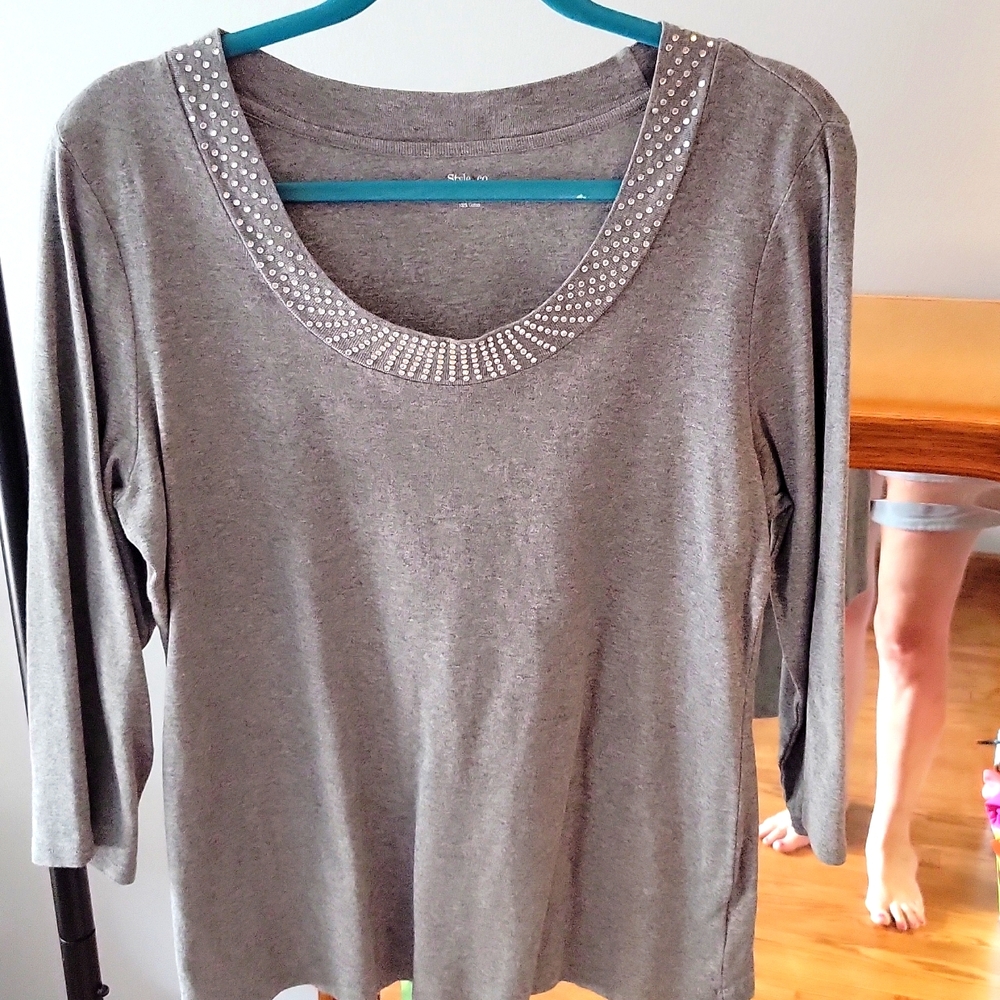 6. Grey 3/4 sleeve top